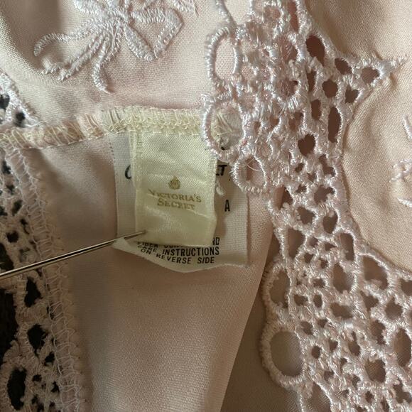 Vintage 80s Gold Label Victoria's Secret VS Baby Pink Scalloped Lace Eyelet Cami - Picture 9 of 11